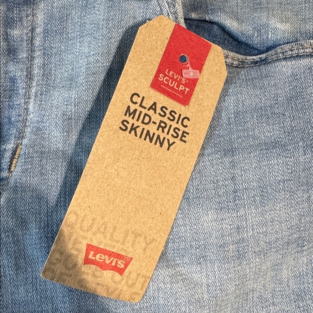 Levi's Classic Denim Jeans in Light Blue - Picture 3 of 8